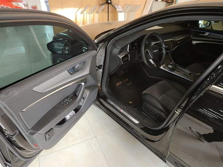 Фото 13 - Audi A6L