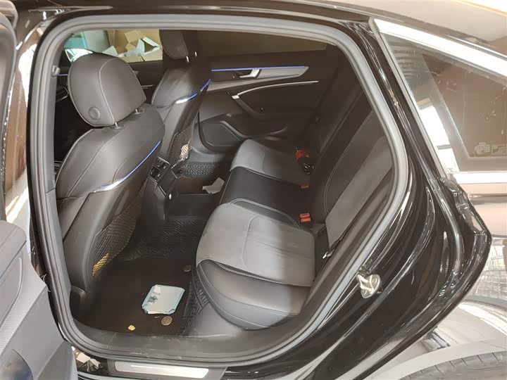 Фото 14 - Audi A6L