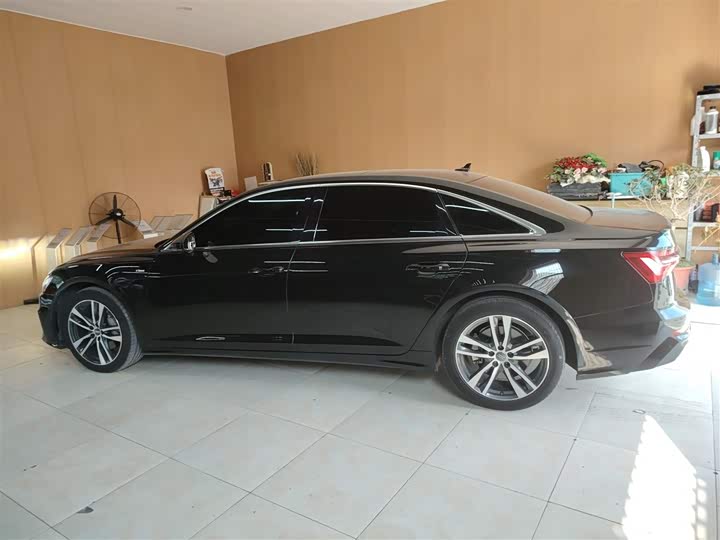 Фото 25 - Audi A6L