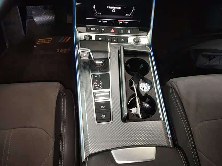 Фото 6 - Audi A6L