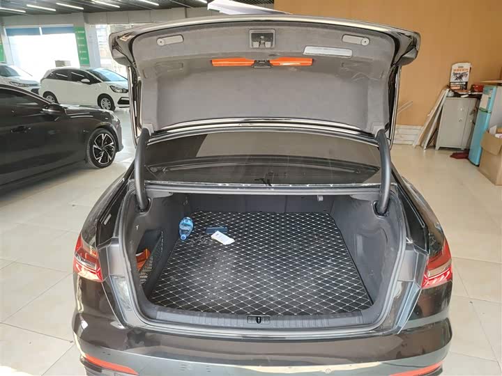 Фото 9 - Audi A6L