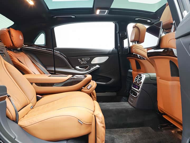 Фото 9 - Mercedes-Benz Maybach S-Class