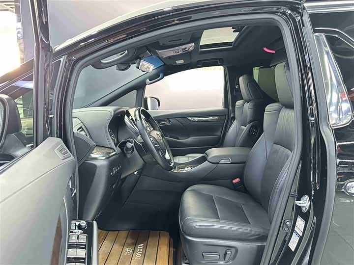 Фото 5 - Toyota Vellfire