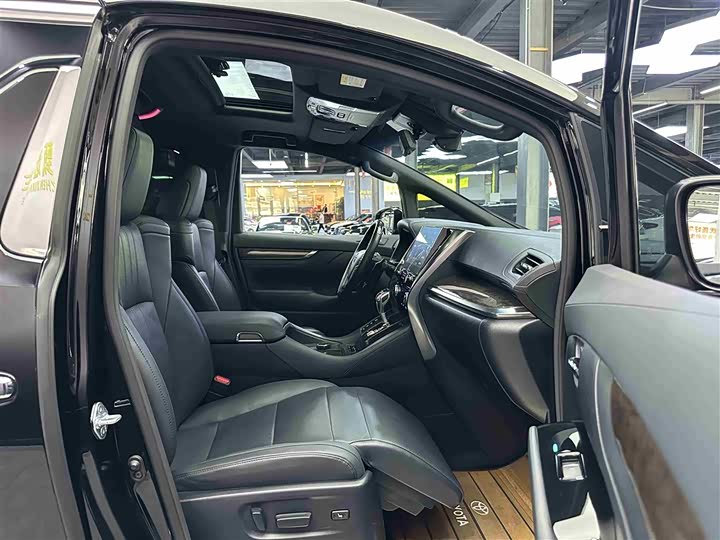 Фото 6 - Toyota Vellfire