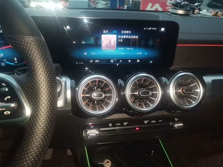 Фото 13 - Mercedes-Benz GLB-Class