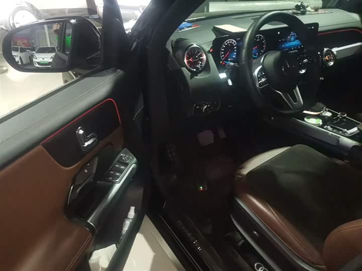 Фото 16 - Mercedes-Benz GLB-Class