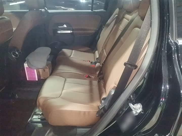 Фото 17 - Mercedes-Benz GLB-Class