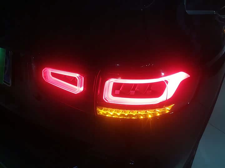 Фото 8 - Mercedes-Benz GLB-Class