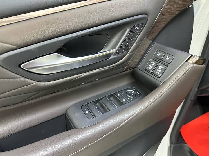 Фото 10 - Toyota Vellfire