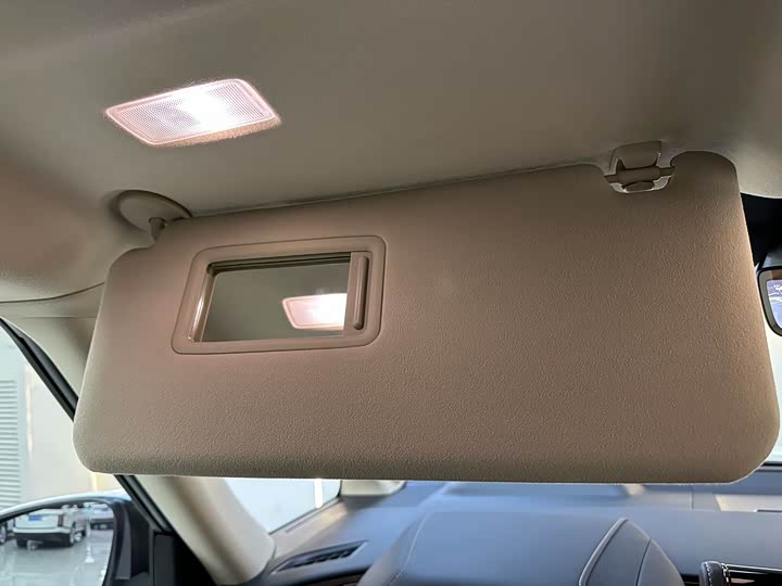 Фото 17 - Toyota Vellfire