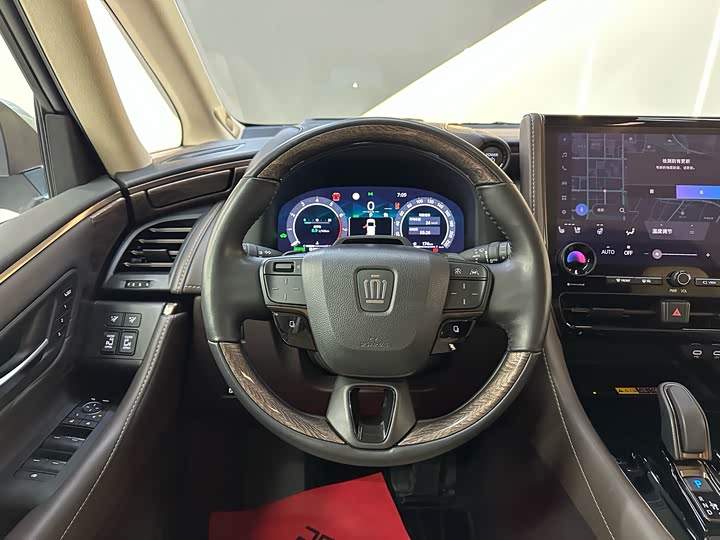 Фото 18 - Toyota Vellfire