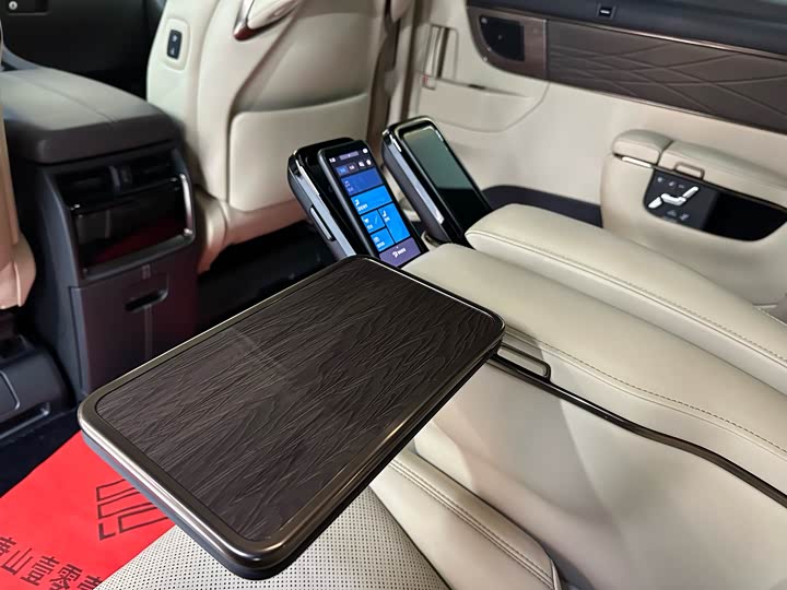 Фото 19 - Toyota Vellfire