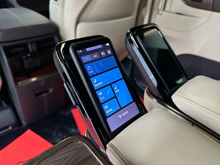 Фото 20 - Toyota Vellfire