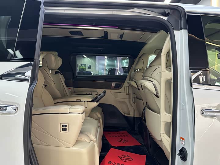 Фото 21 - Toyota Vellfire