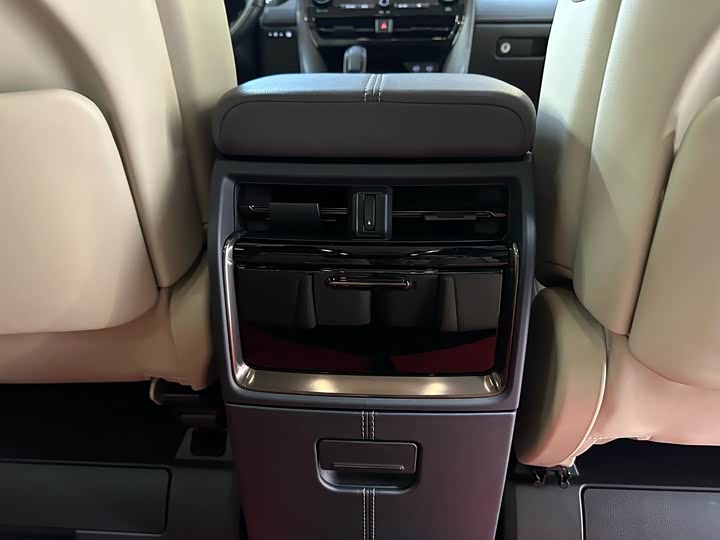 Фото 23 - Toyota Vellfire