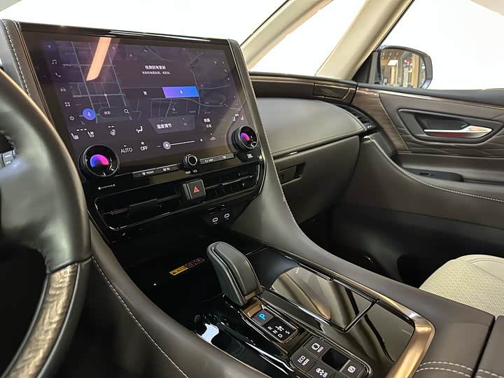 Фото 31 - Toyota Vellfire