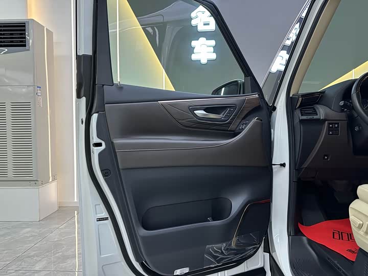 Фото 9 - Toyota Vellfire