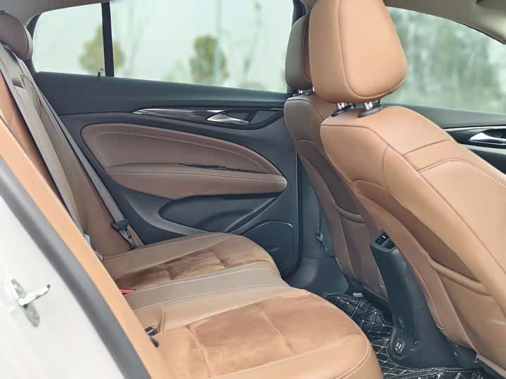 Фото 8 - Buick Regal