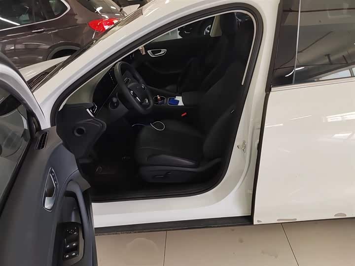 Фото 15 - Roewe D7