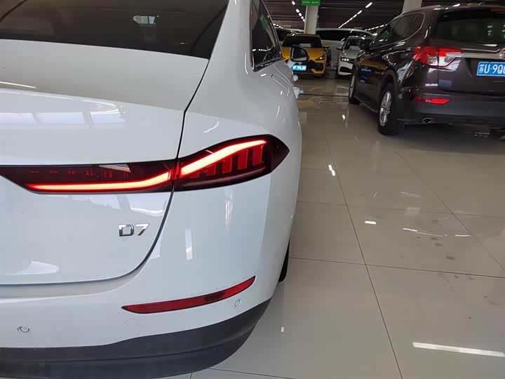 Фото 8 - Roewe D7