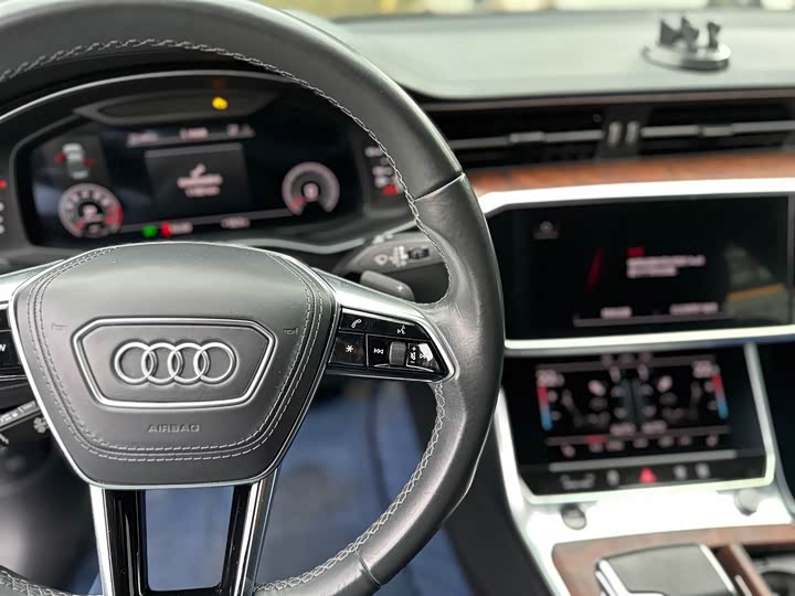 Фото 6 - Audi A6L