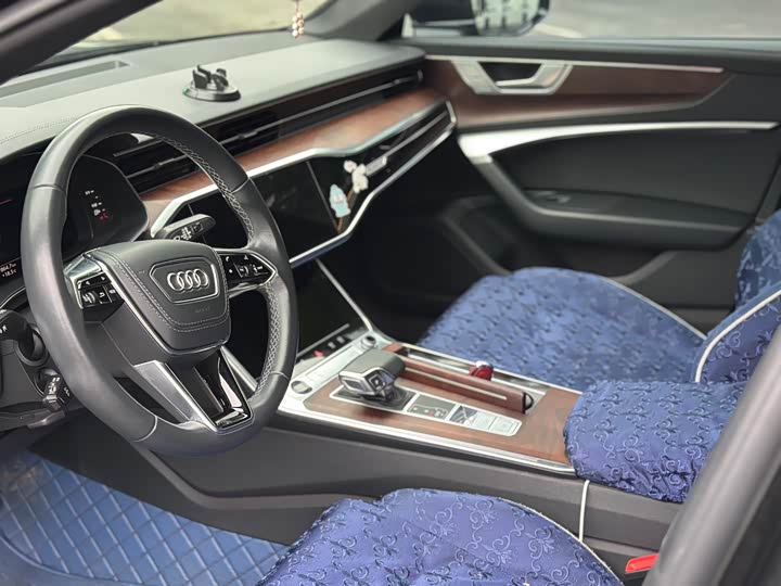 Фото 7 - Audi A6L