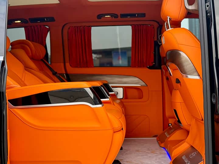 Фото 8 - Mercedes-Benz V-Class