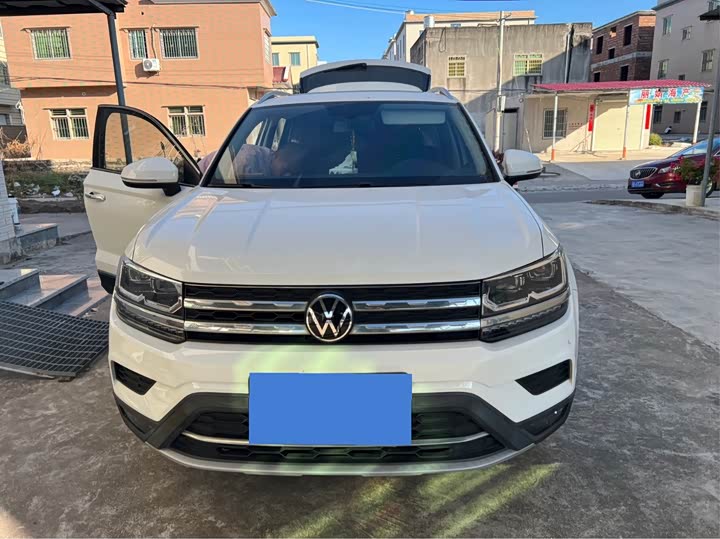 Фото 2 - Volkswagen Tharu