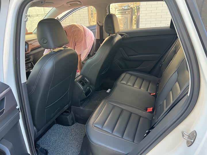 Фото 4 - Volkswagen Tharu