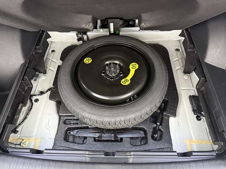 Фото 15 - Geely Monjaro