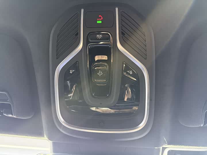 Фото 18 - Geely Monjaro