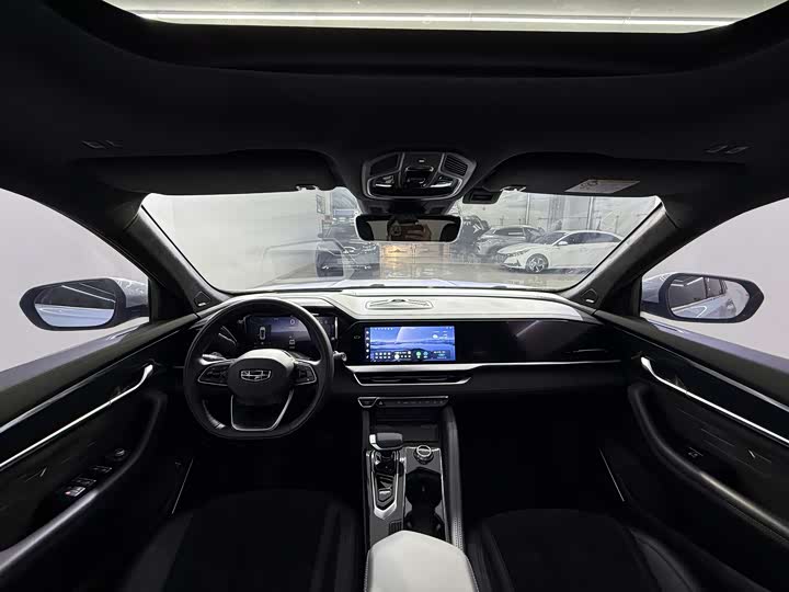 Фото 9 - Geely Monjaro