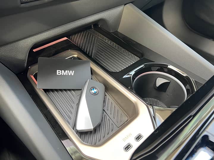 Фото 11 - BMW i5