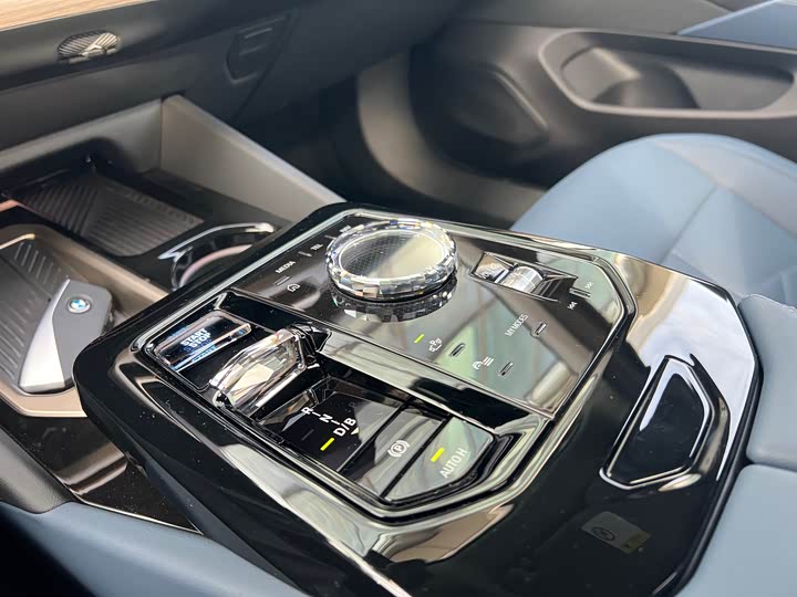 Фото 12 - BMW i5