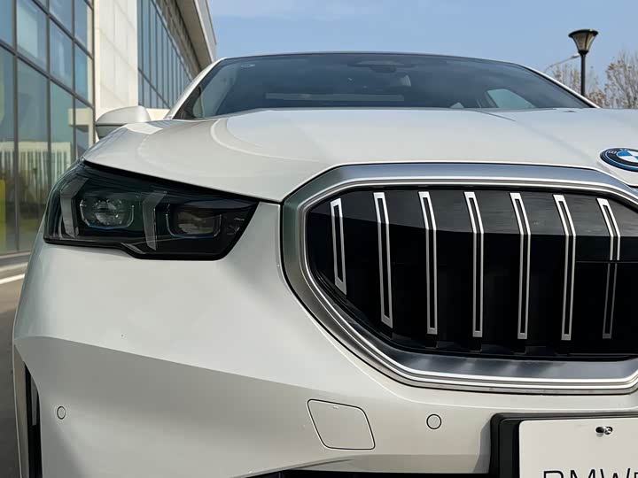 Фото 18 - BMW i5