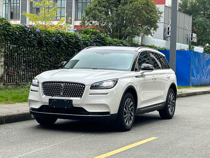 Фото 1 - Lincoln Corsair