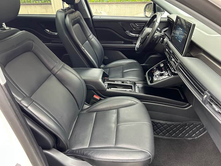 Фото 10 - Lincoln Corsair