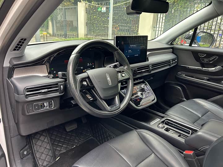 Фото 12 - Lincoln Corsair