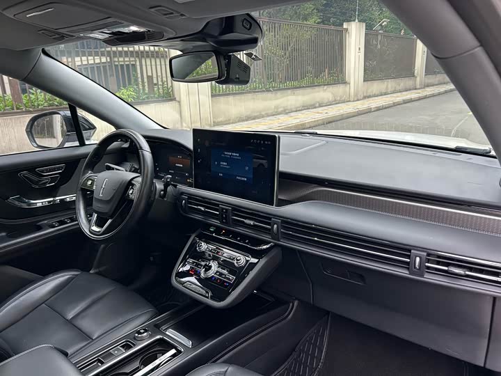 Фото 14 - Lincoln Corsair