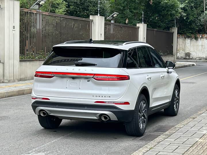 Фото 17 - Lincoln Corsair