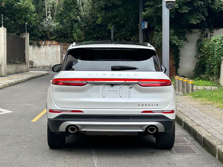 Фото 18 - Lincoln Corsair
