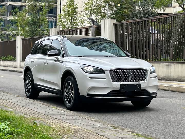 Фото 4 - Lincoln Corsair