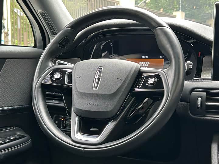 Фото 8 - Lincoln Corsair