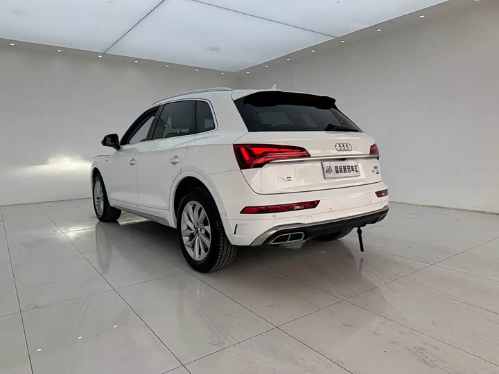 Фото 11 - Audi Q5L