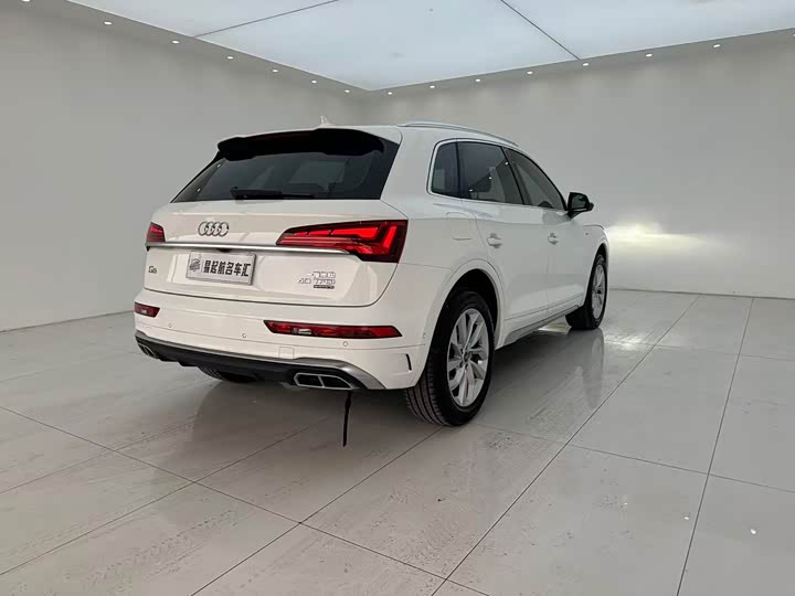 Фото 13 - Audi Q5L