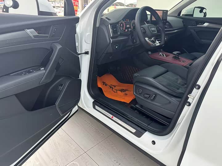 Фото 5 - Audi Q5L