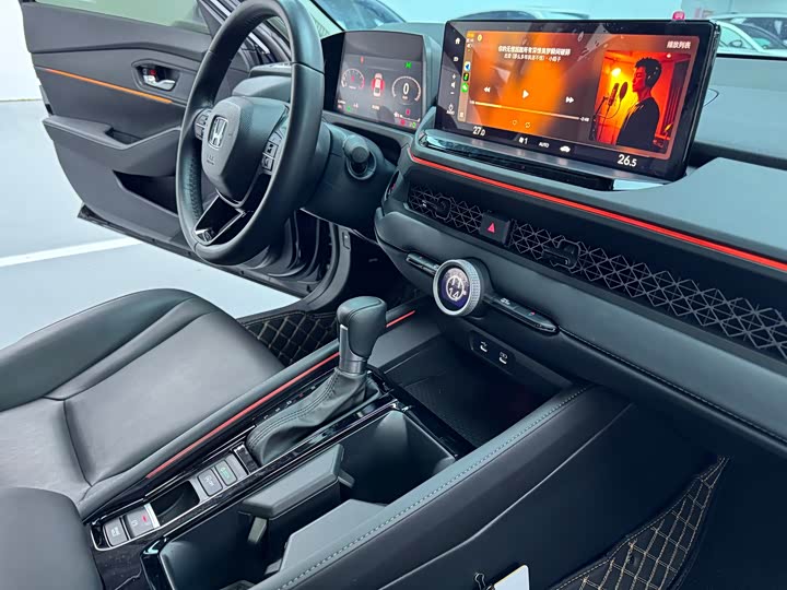 Фото 13 - Honda Accord