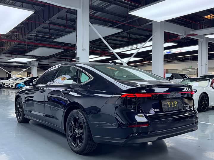 Фото 17 - Honda Accord