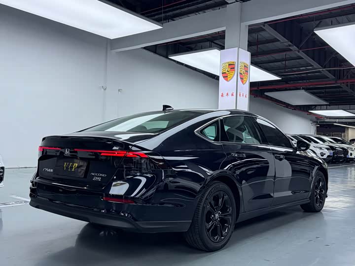 Фото 19 - Honda Accord