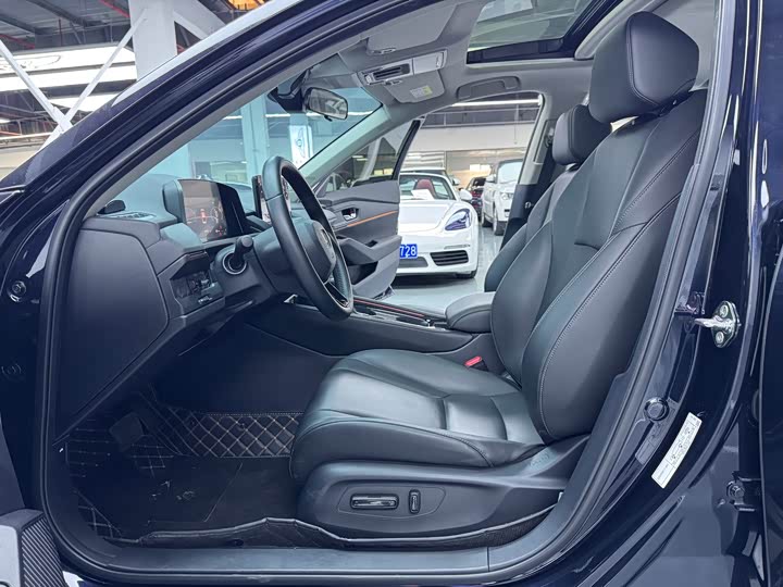 Фото 4 - Honda Accord